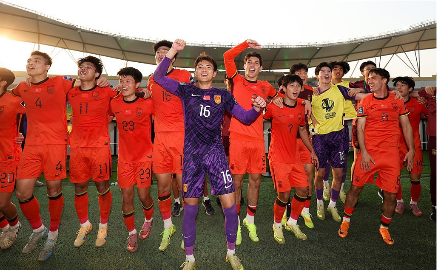 开云官网-1-0爆冷？亚洲球迷挺中国队：34%夺冠！日本球迷：我们先丢球难了